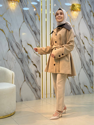 ESSE YAKA DERİ DETAY KEMERLİ ASTARLI TASARIM TRENÇ 2103