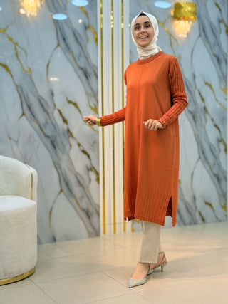 NY MEHLİKA ÖNÜ ÇİZGİ DETAY YIRTMAÇLI UZUN SOĞUK İP TUNİK 35244